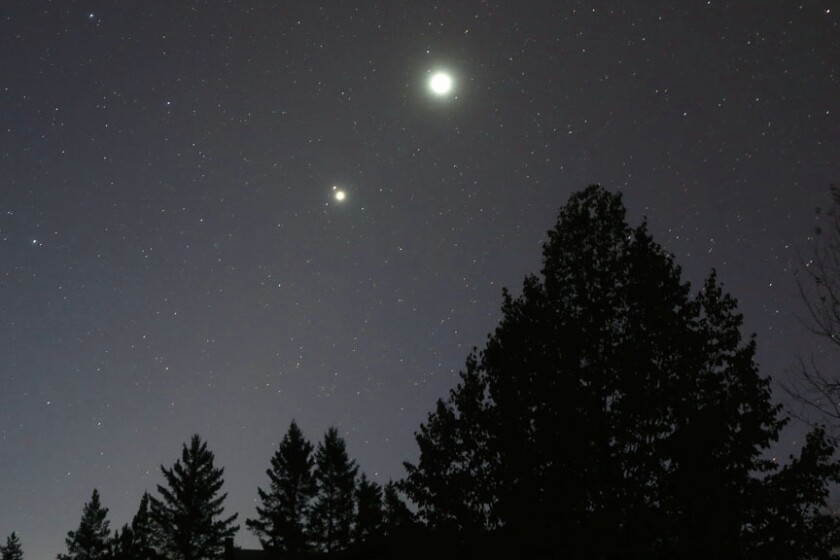 In a rare astronomical event: the conjunction of Venus and Jupiter on ...